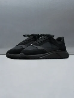 Technical Runner - Triple Black