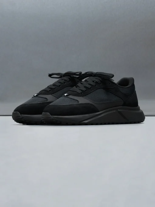 Technical Runner - Triple Black