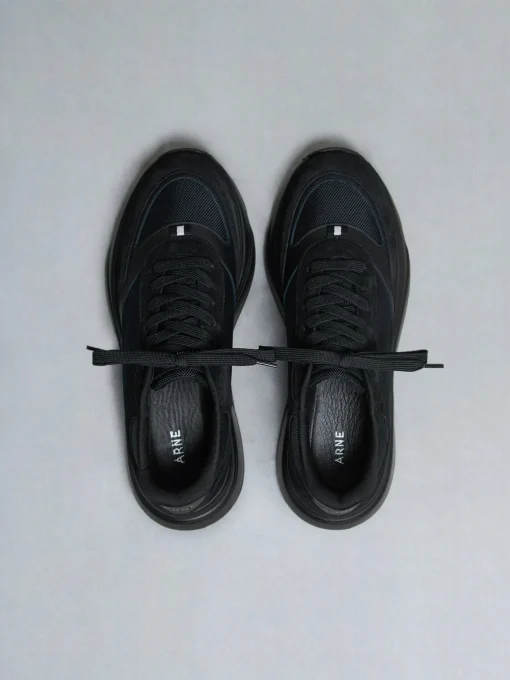 Technical Runner - Triple Black