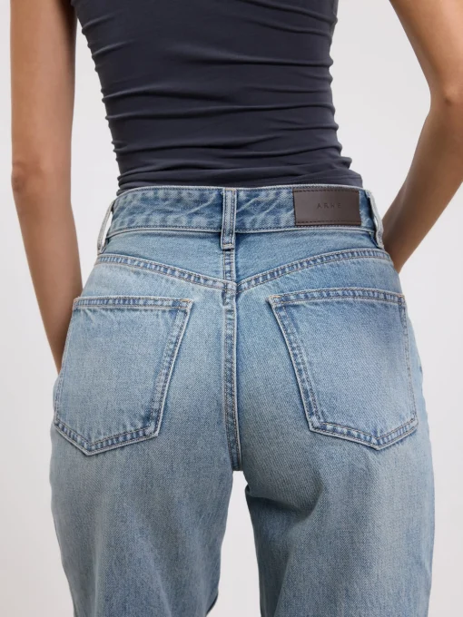 Womens Mid Rise Straight Denim Jean - Mid Blue