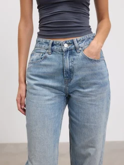 Womens Mid Rise Straight Denim Jean - Mid Blue